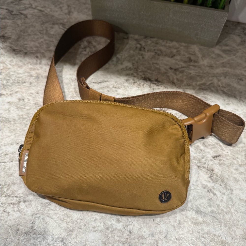 lululemon athletica Everyday Belt Bag in Burn Caramel